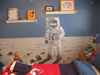 Boys Astronaut Bedroom - lets-do-diy.com